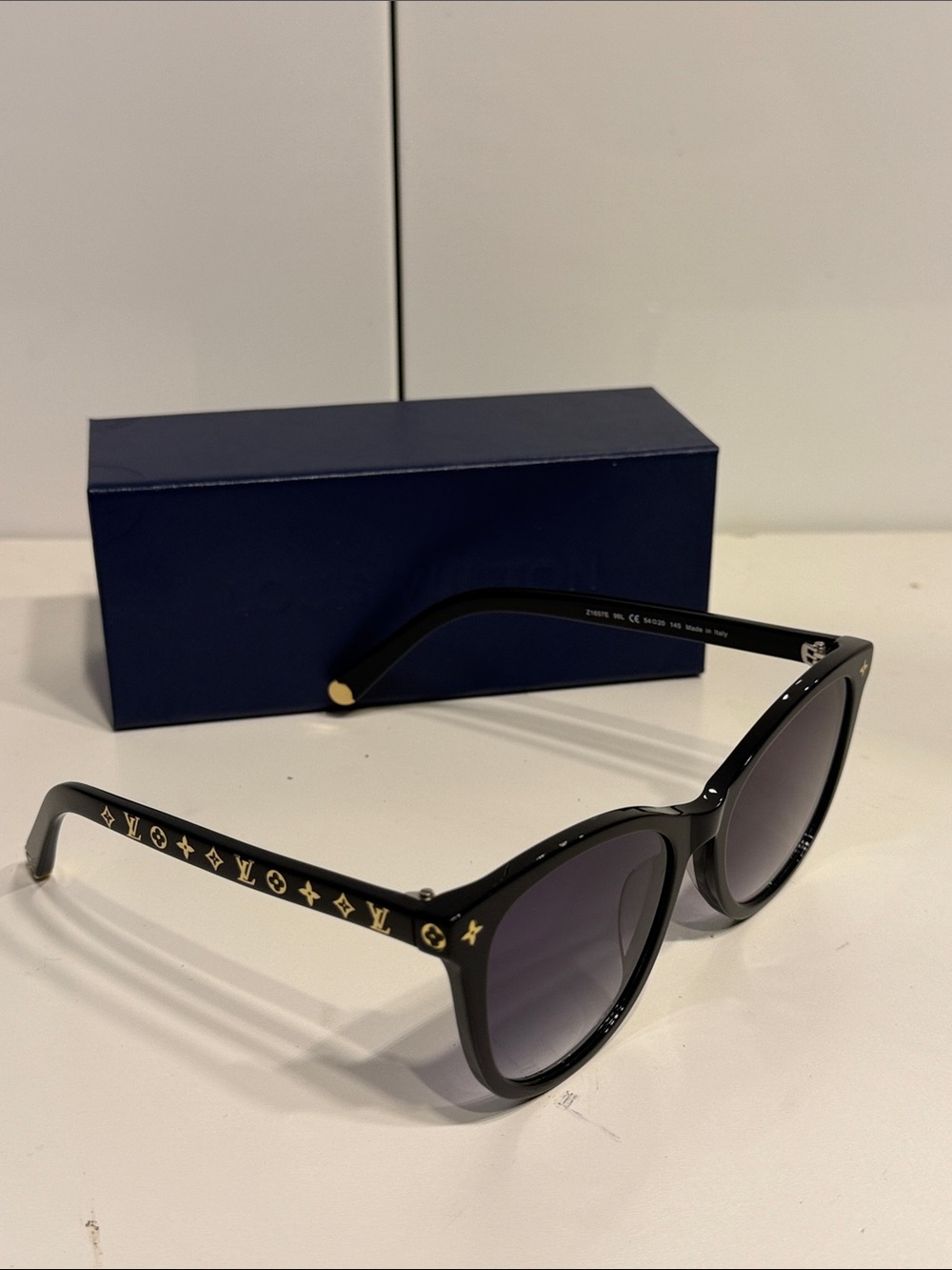 Gently used Louis Vuitton Black Gradient Lens Sunglasses LV women’s glasses